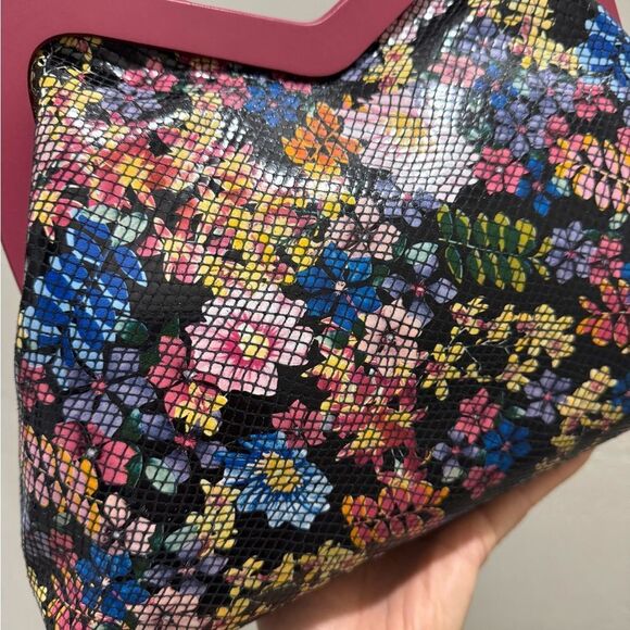 Floral Embossed Genuine Leather Handmade Wooden Frame & Cut-out Handle Bag - Picture 16 of 16